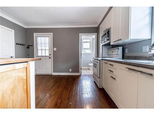 4394 Morrison Street, Niagara Falls, ON - Indoor Photo Showing Kitchen