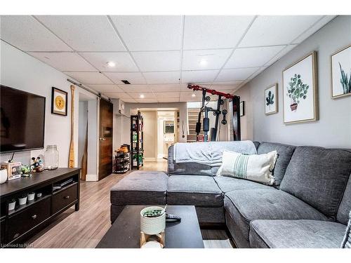 4394 Morrison Street, Niagara Falls, ON - Indoor Photo Showing Living Room