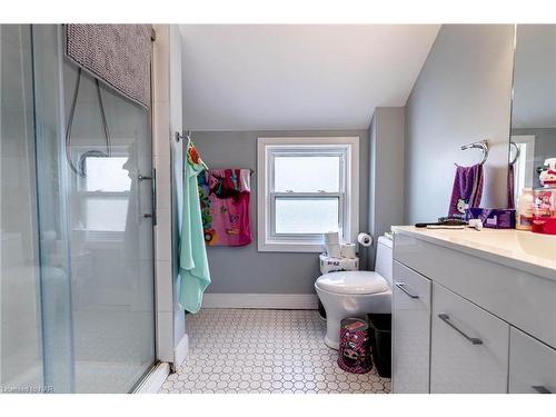 4394 Morrison Street, Niagara Falls, ON - Indoor Photo Showing Bathroom