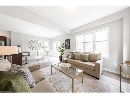 74 Bethune Avenue, Welland, ON - Indoor Photo Showing Living Room