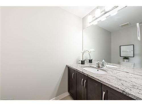 74 Bethune Avenue, Welland, ON - Indoor Photo Showing Bathroom