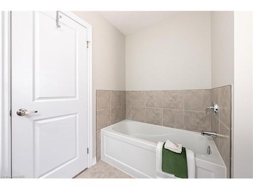 74 Bethune Avenue, Welland, ON - Indoor Photo Showing Bathroom