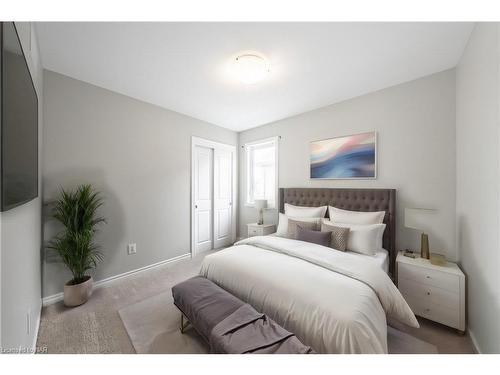 74 Bethune Avenue, Welland, ON - Indoor Photo Showing Bedroom