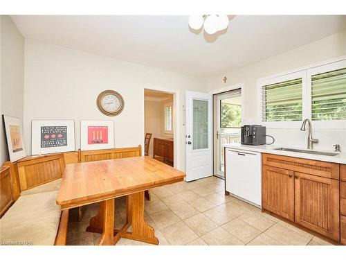 5039 Portage Road, Niagara Falls, ON - Indoor Photo Showing Kitchen