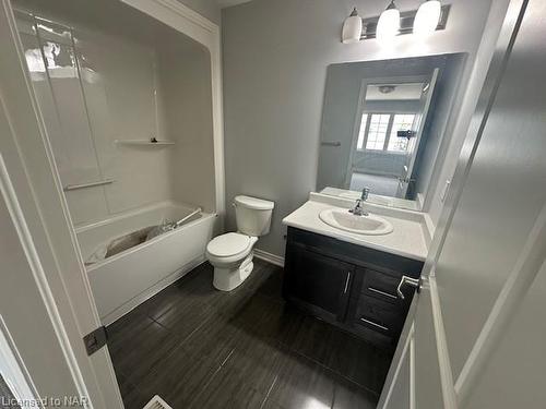 5 Swart Lane, Thorold, ON - Indoor Photo Showing Bathroom