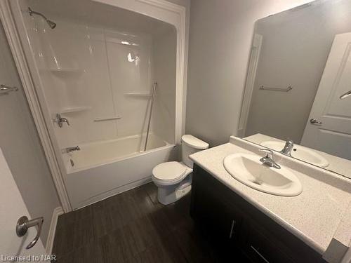5 Swart Lane, Thorold, ON - Indoor Photo Showing Bathroom