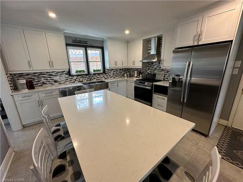 6040 Clare Crescent, Niagara Falls, ON - Indoor Photo Showing Kitchen With Upgraded Kitchen