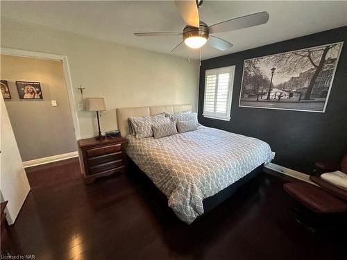 6040 Clare Crescent, Niagara Falls, ON - Indoor Photo Showing Bedroom