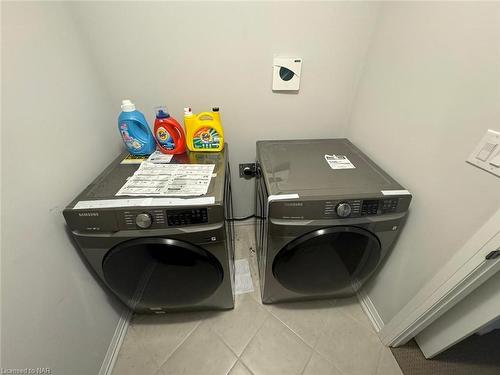 Room 3-141 Bur Oak Drive, Thorold, ON - Indoor Photo Showing Laundry Room