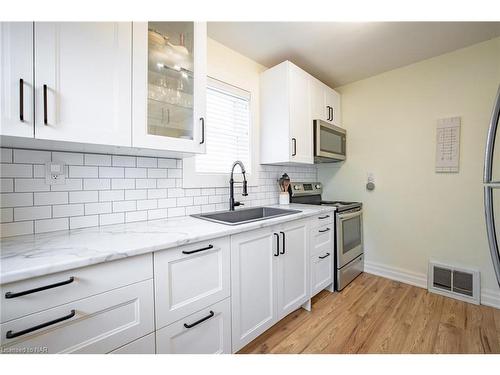 118 Berkley Avenue, Port Colborne, ON - Indoor Photo Showing Kitchen With Upgraded Kitchen