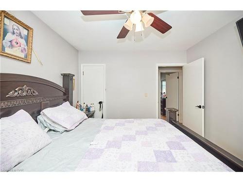 35 Woodbine Avenue, St. Catharines, ON - Indoor Photo Showing Bedroom