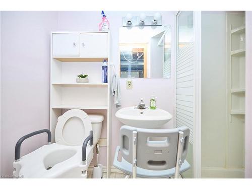 35 Woodbine Avenue, St. Catharines, ON - Indoor Photo Showing Bathroom