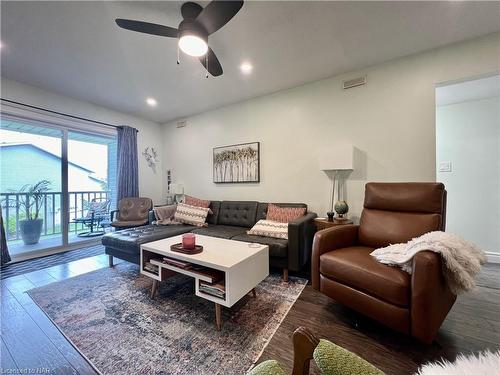 203-201 Dorchester Boulevard, St. Catharines, ON - Indoor Photo Showing Living Room