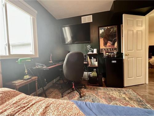 203-201 Dorchester Boulevard, St. Catharines, ON - Indoor Photo Showing Bedroom