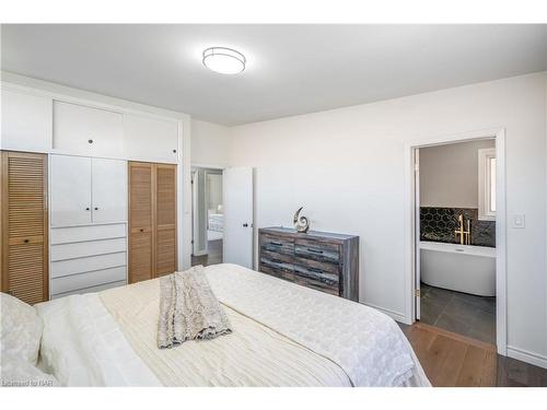 13 Jasmin Crescent, St. Catharines, ON - Indoor Photo Showing Bedroom