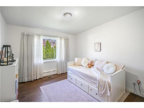 13 Jasmin Crescent, St. Catharines, ON - Indoor Photo Showing Bedroom