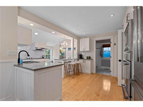 4 Wyckliffe Avenue, Niagara-On-The-Lake, ON - Indoor Photo Showing Kitchen