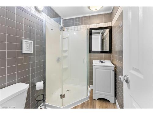 143 Glendale Avenue, St. Catharines, ON - Indoor Photo Showing Bathroom