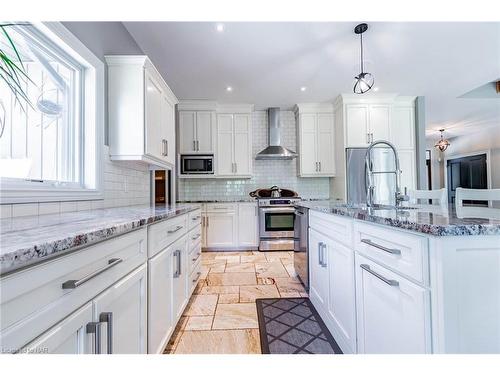 1161 Effingham St, Ridgeville, ON - Indoor Photo Showing Kitchen With Upgraded Kitchen