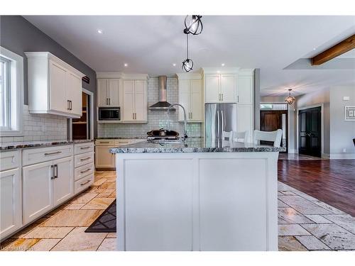 1161 Effingham St, Ridgeville, ON - Indoor Photo Showing Kitchen With Upgraded Kitchen