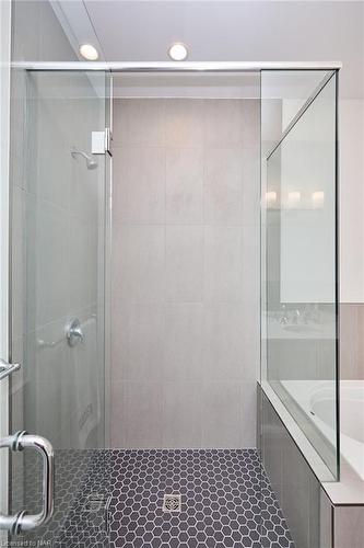 9 Sassafras Row, Fort Erie, ON - Indoor Photo Showing Bathroom