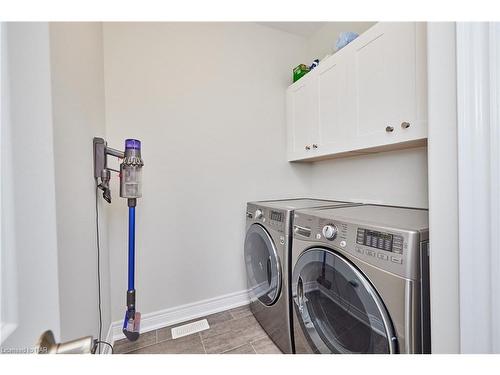 9 Sassafras Row, Fort Erie, ON - Indoor Photo Showing Laundry Room