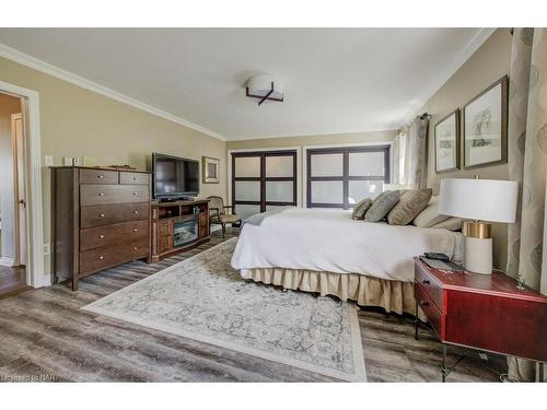 1539 St. Paul Street West Street W, St. Catharines, ON - Indoor Photo Showing Bedroom