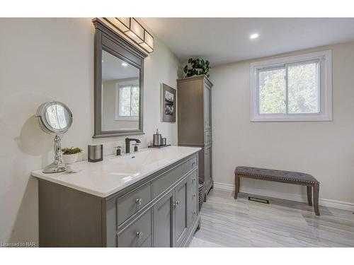 1539 St. Paul Street West Street W, St. Catharines, ON - Indoor Photo Showing Bathroom