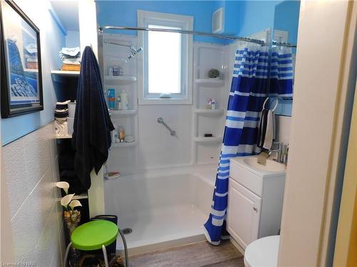 4046 Longhurst Avenue, Niagara Falls, ON - Indoor Photo Showing Bathroom