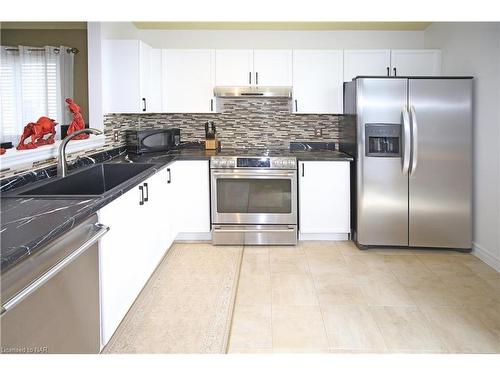 859 Concession Road, Fort Erie, ON - Indoor Photo Showing Kitchen With Upgraded Kitchen