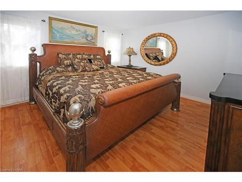 859 Concession Road, Fort Erie, ON - Indoor Photo Showing Bedroom