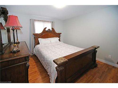 859 Concession Road, Fort Erie, ON - Indoor Photo Showing Bedroom