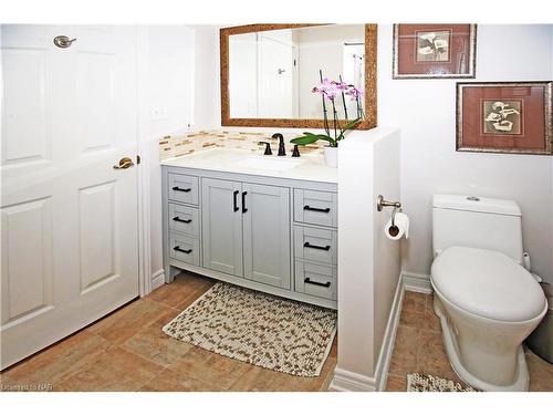 859 Concession Road, Fort Erie, ON - Indoor Photo Showing Bathroom