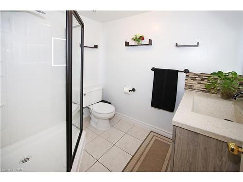 859 Concession Road, Fort Erie, ON - Indoor Photo Showing Bathroom