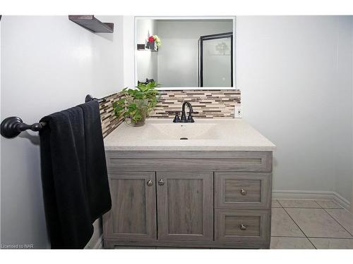 859 Concession Road, Fort Erie, ON - Indoor Photo Showing Bathroom