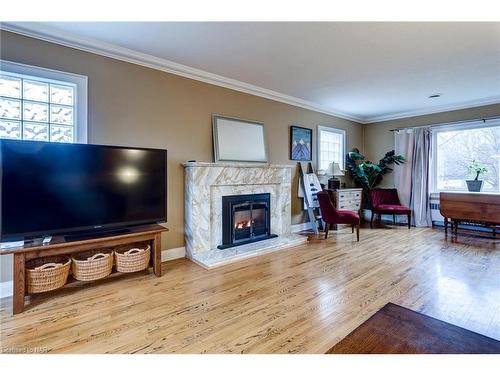 55 Parkway, Welland, ON - Indoor Photo Showing Living Room With Fireplace