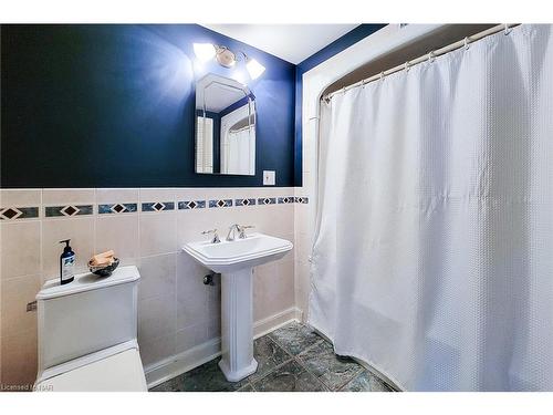 55 Parkway, Welland, ON - Indoor Photo Showing Bathroom