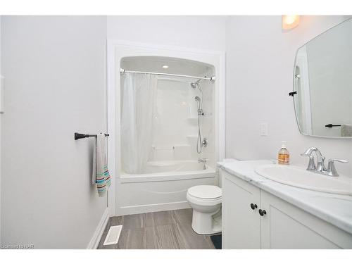 1001 Pelham Road Road, St. Catharines, ON - Indoor Photo Showing Bathroom
