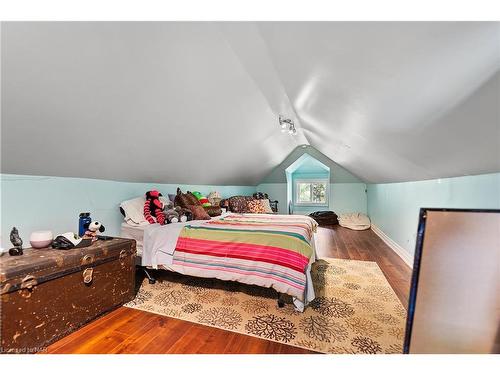 968 Church Street, Pelham, ON - Indoor Photo Showing Bedroom