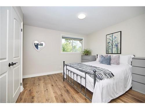 1917 Highway 20, Thorold, ON - Indoor Photo Showing Bedroom