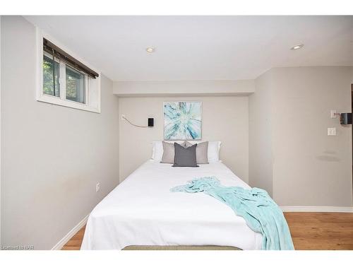 1917 Highway 20, Thorold, ON - Indoor Photo Showing Bedroom