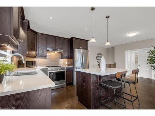 385 Empress Avenue, Welland, ON - Indoor Photo Showing Kitchen With Upgraded Kitchen