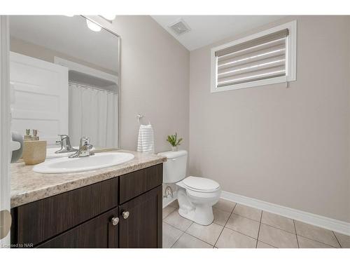 385 Empress Avenue, Welland, ON - Indoor Photo Showing Bathroom