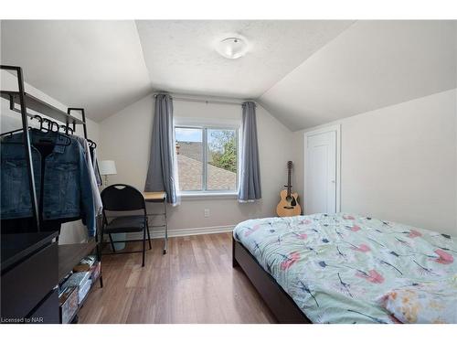 295 Wallace Avenue S, Welland, ON - Indoor Photo Showing Bedroom