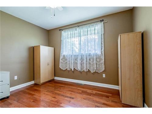 7495 Wanless Street, Niagara Falls, ON - Indoor Photo Showing Other Room