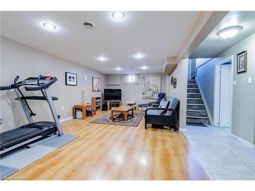 7495 Wanless Street, Niagara Falls, ON - Indoor Photo Showing Gym Room