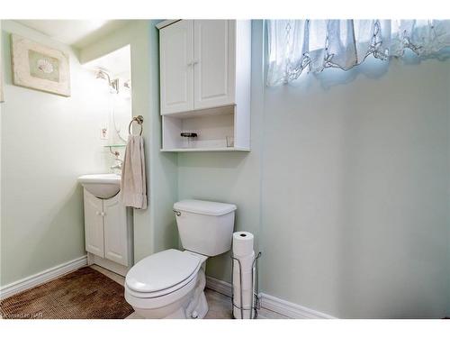 7495 Wanless Street, Niagara Falls, ON - Indoor Photo Showing Bathroom