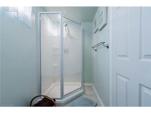 7495 Wanless Street, Niagara Falls, ON - Indoor Photo Showing Bathroom