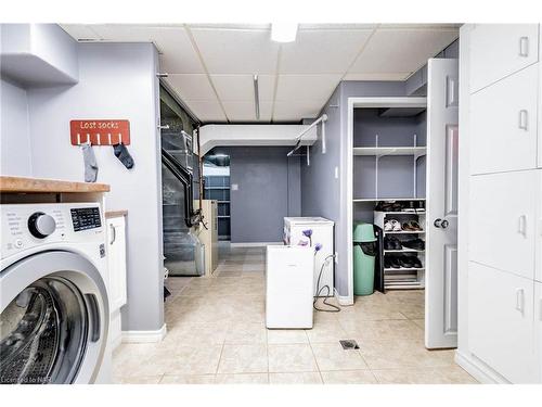 7495 Wanless Street, Niagara Falls, ON - Indoor Photo Showing Laundry Room