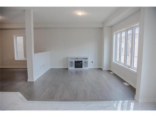 15 Huntsworth Avenue, Thorold, ON - Indoor Photo Showing Kitchen